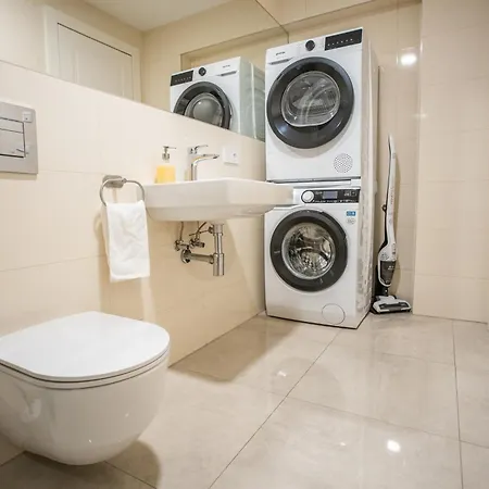 Beautiful By Stromovka Park Apartamento