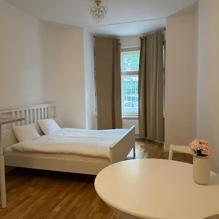 Beautiful By Stromovka Park Appartement Prague