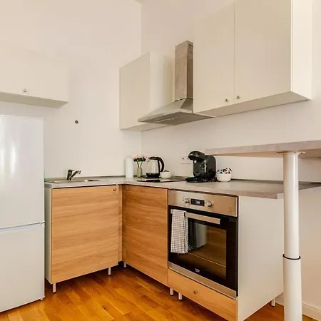 Beautiful By Stromovka Park Apartament